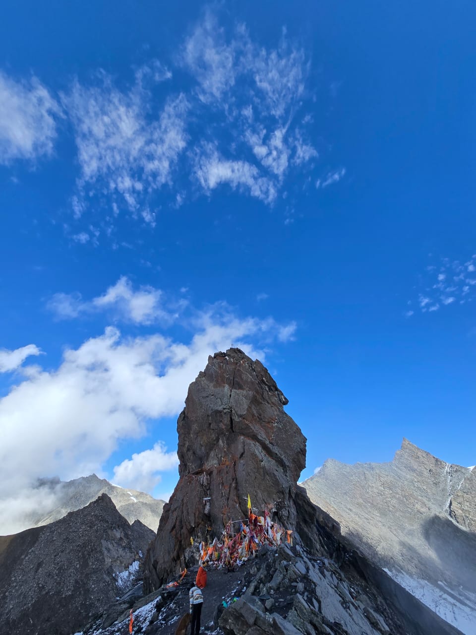 Climbing guide belaying a client on a snowy ridge — trusted guided climbing in Kullu, Himachal Pradesh
